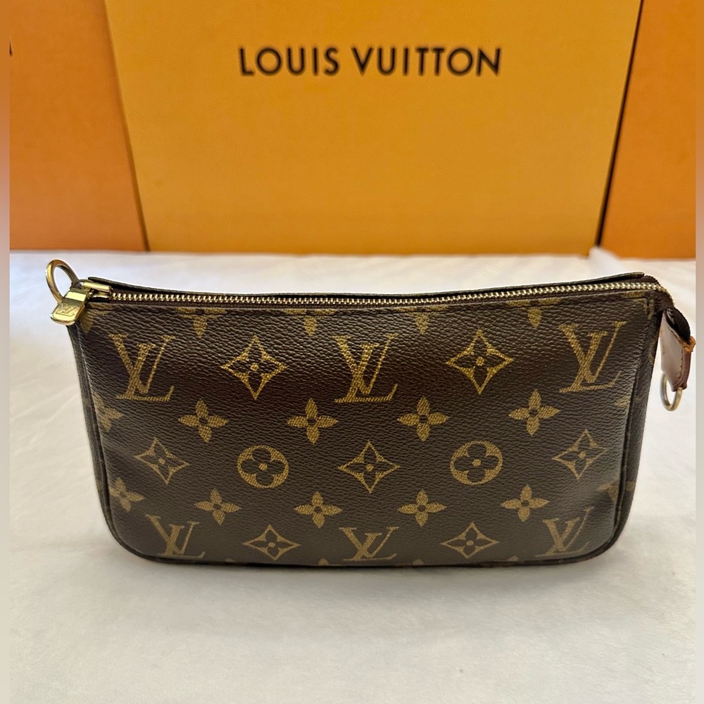 🛑SOLD🛑 sorry not available 
Louis Vuitton Monogram Pochette